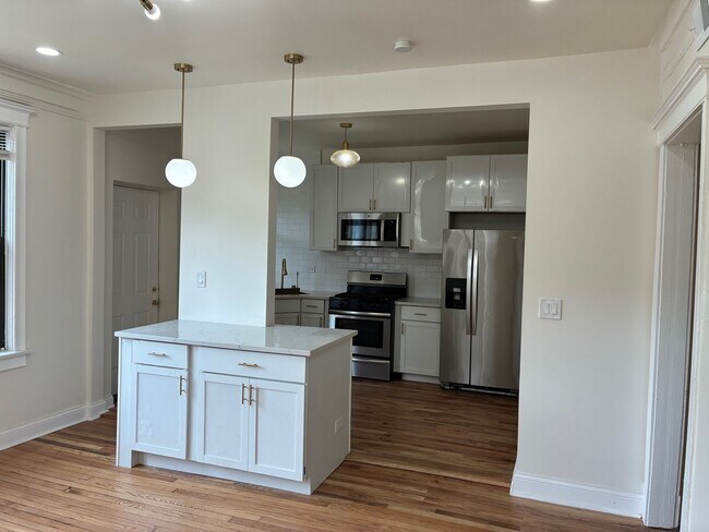 Building Photo - 6142 S Rhodes Ave