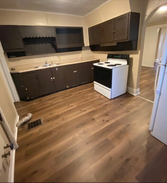 Building Photo - 411 N Centennial St