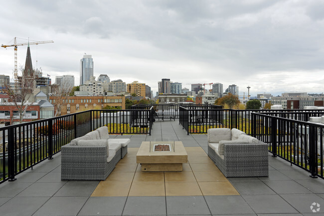 Roof Top Deck - Evolve Apartments