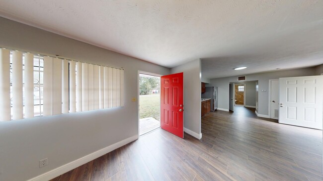 Foto del edificio - 3BR/1BA HOUSE - Riverview Area  **PRORATE ...