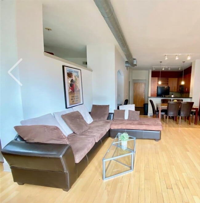 Building Photo - 1901 Post Oak Blvd