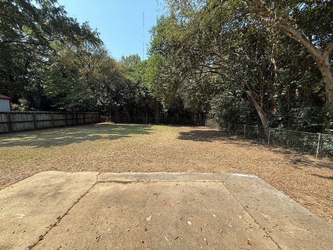 Building Photo - ** 3 bed 1 bath located in Chisolm ** Call...