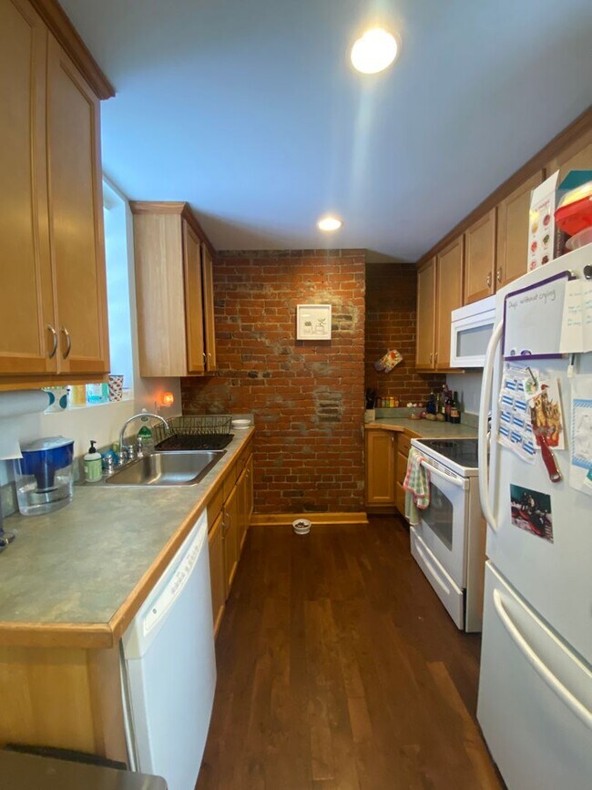 Foto del edificio - 2 BEDROOM IN THE SOUTHSIDE SLOPES- Availab...