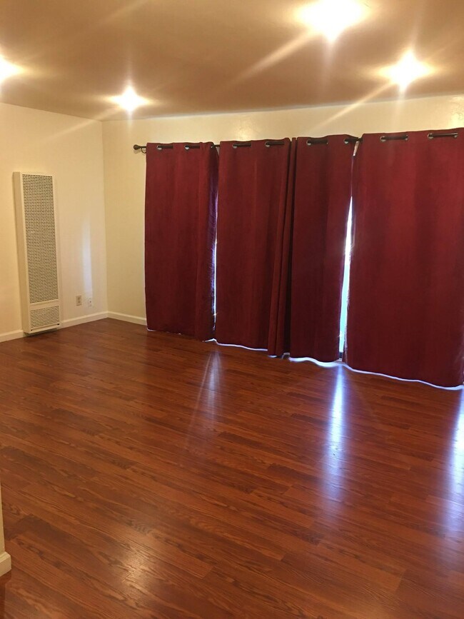 Living area - 1817 California St