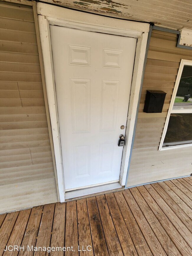 Building Photo - 2 br, 1 bath House - 826 N Weaver Ave