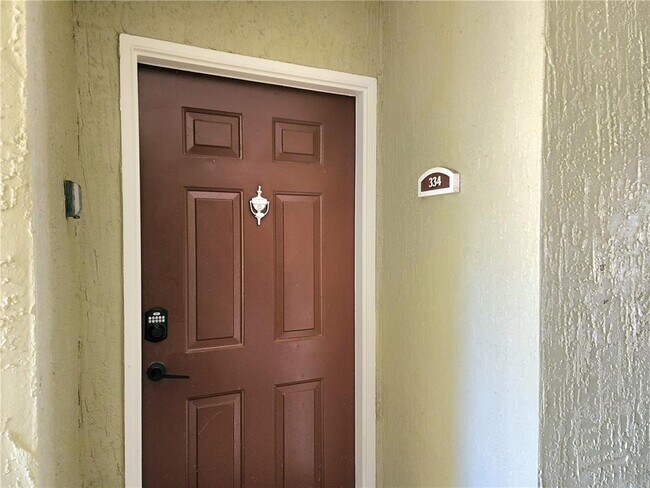 Foto del edificio - 712 Crest Pines Dr