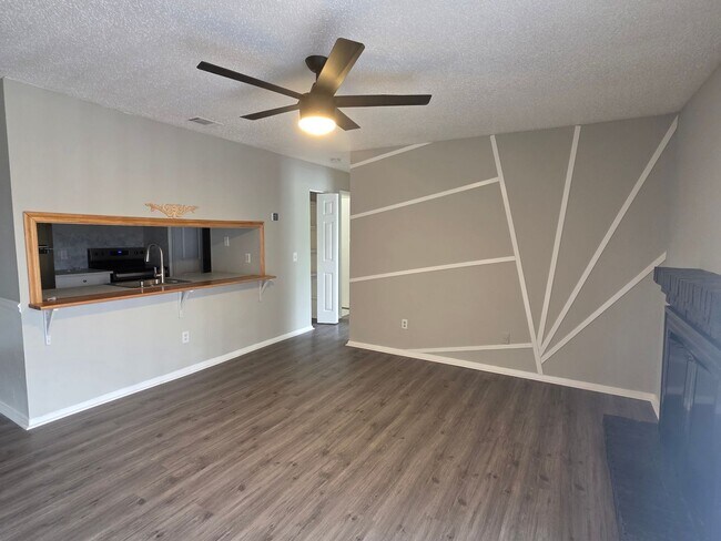 Building Photo - 207 Weddell St