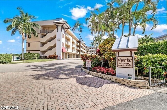 Foto del edificio - 807 River Point Dr