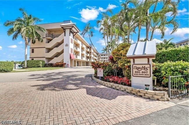 Building Photo - 807 River Point Dr