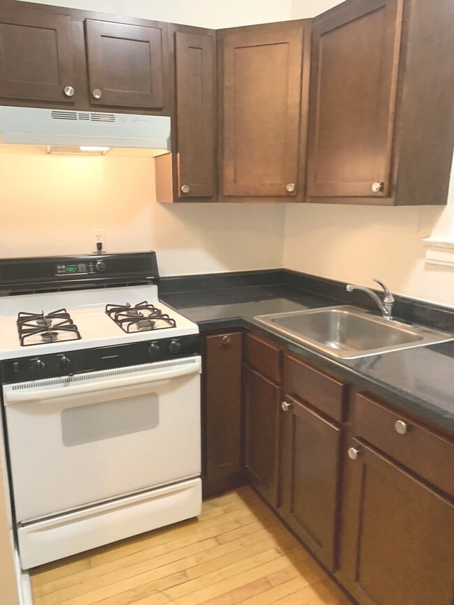 Foto del edificio - 832 W Sunnyside Ave