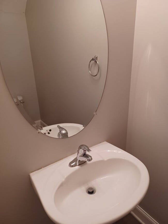 Foto del edificio - Awesome Location. South Nashville Townhome...