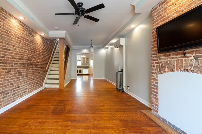 Building Photo - 220 S Conkling St