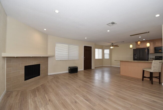 Foto del edificio - Large 2Bedroom | 2nd Floor | Highly Remodeled