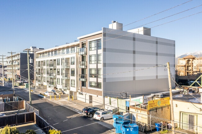 Building Photo - Storia