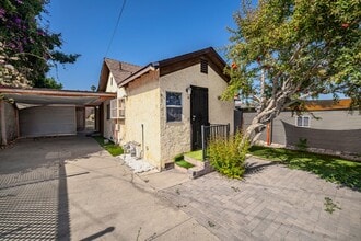 Building Photo - 3041 Valle Ave