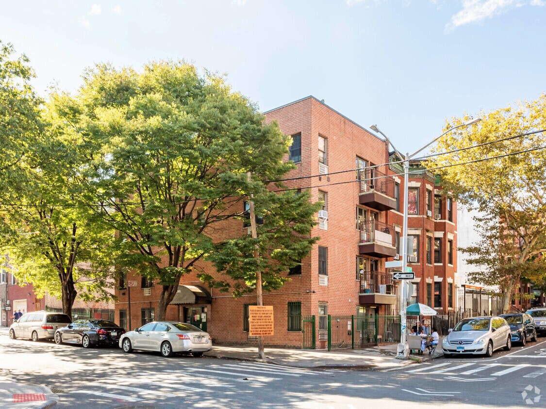 Primary Photo - 1001 Findlay Ave