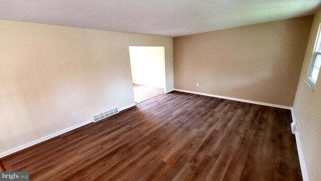 Building Photo - 1343 Ridgeview Cir