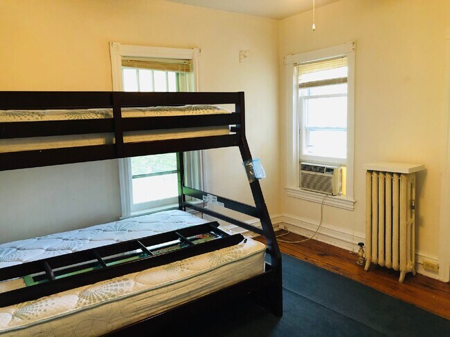 Foto del edificio - Freshly updated duplex! Move in ready!