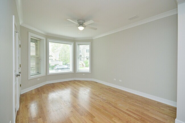 Building Photo - 4145 N Oakley Ave