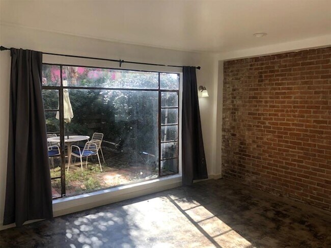 Building Photo - 2504 Algerian Way