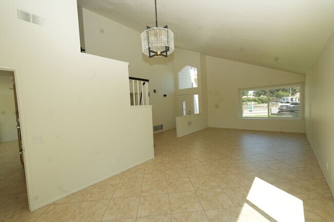 Foto del edificio - 103 Crystal Springs Rd