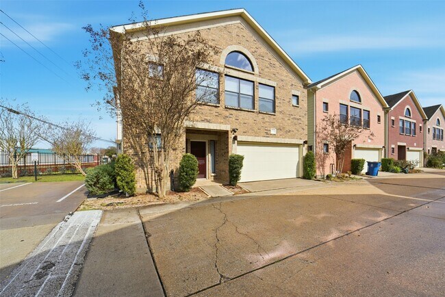 Foto del edificio - 3736 Main Plaza Dr