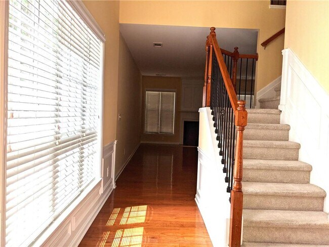 Foto del edificio - 310 Finchley Dr