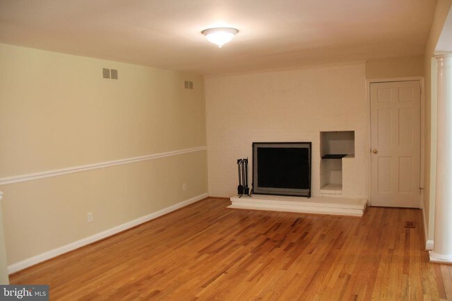 Foto del edificio - 6900 Lupine Ln