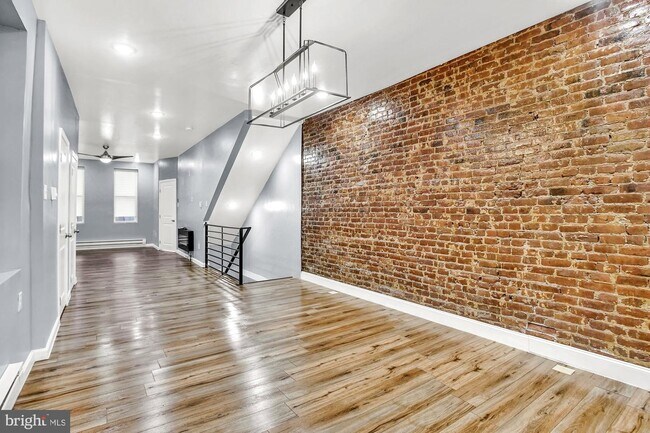 Building Photo - 1531 W Butler St