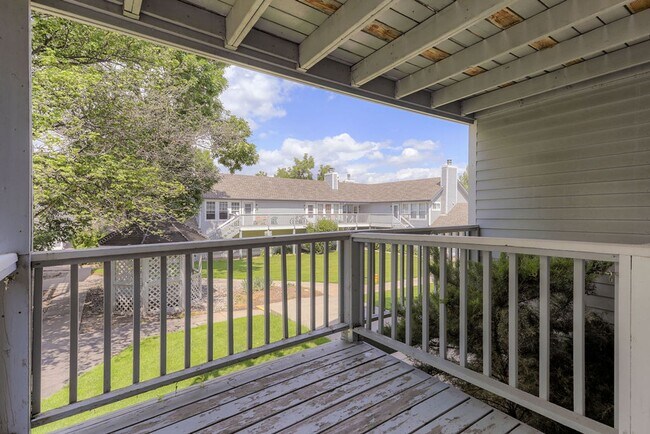 Foto del edificio - Students Welcome! Fantastic & Classy 2-Bedroom, 2-Bath Ranch-Style 2nd Floor Condo