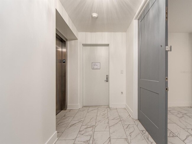 Building Photo - 15 Avalon St