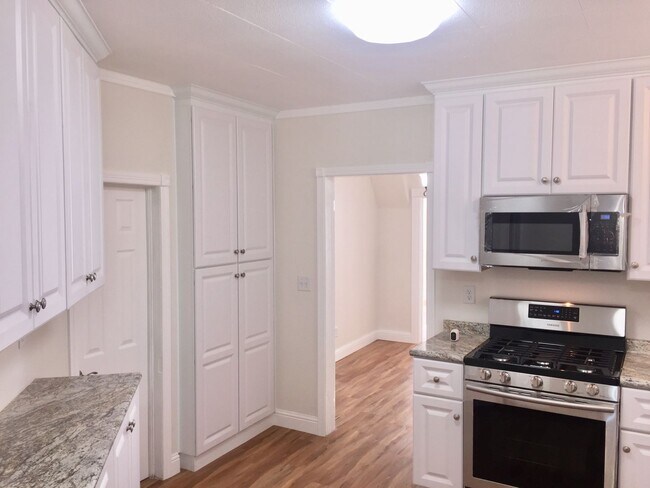 Foto del edificio - REMODELED 2 Bedroom Downtown Home