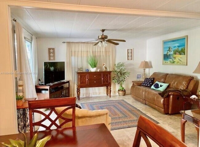 Foto del edificio - 613 N Emerald Dr