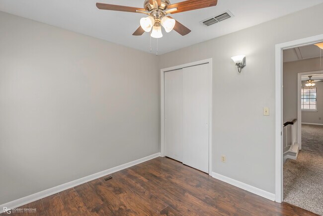 Building Photo - 10112 Carlsbad Dr