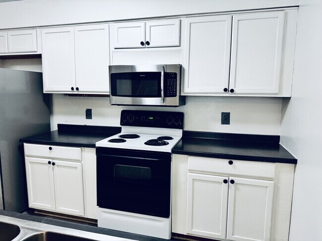 Building Photo - 202 Finley Forest Dr