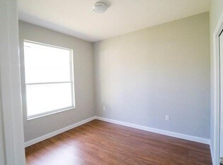 Foto del edificio - 2910 Sunset Lakes Blvd
