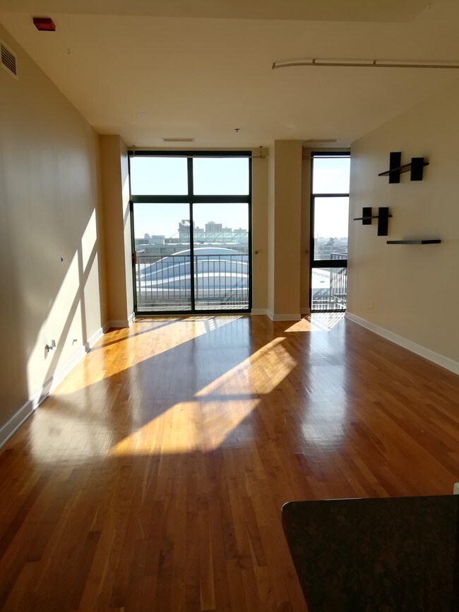 Building Photo - 221 E Cullerton St