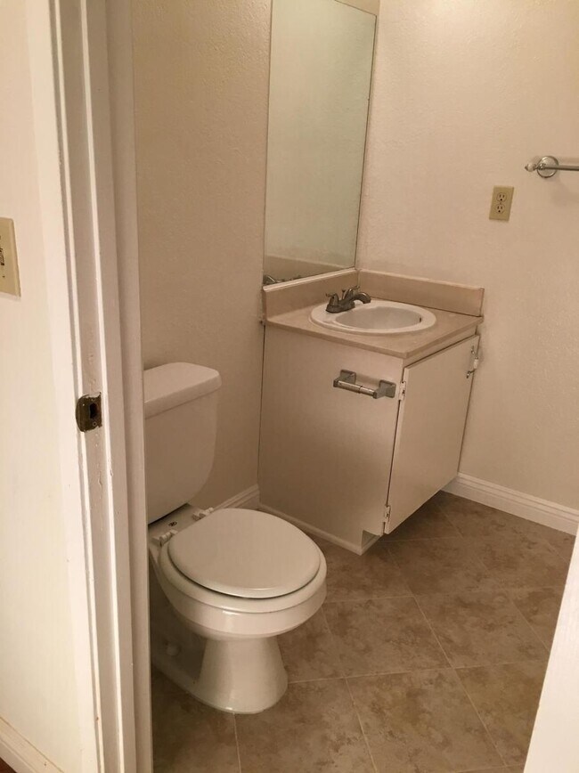 Foto del edificio - 17568 Cameron Ln