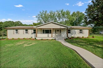 Building Photo - 460 Hilltop Trail