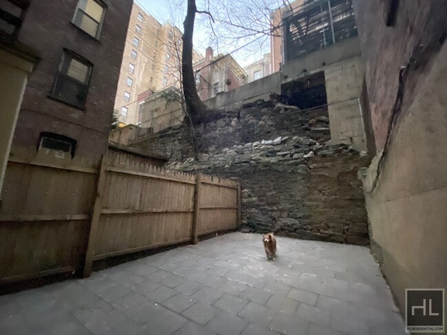 Foto del edificio - W 97TH ST.