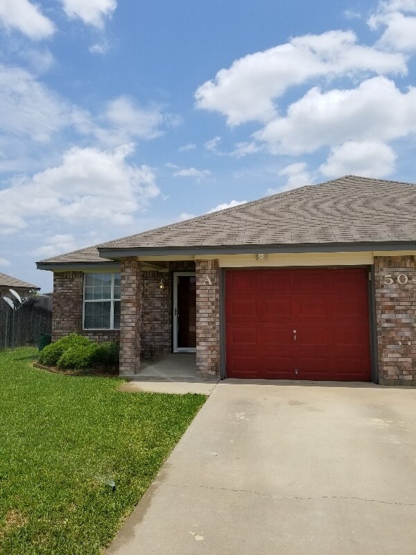 Building Photo - 504 Primrose Dr