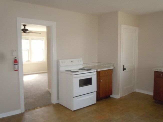 Foto del edificio - Two Bedroom Home on Over an Acre in Edards...
