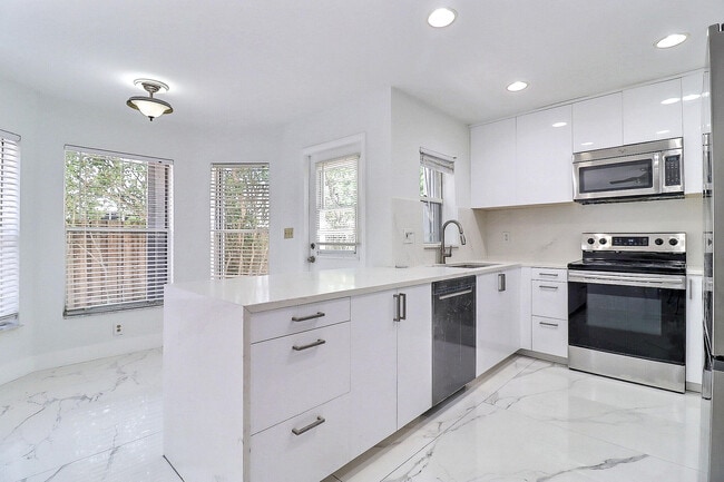 Building Photo - 9401 Aegean Dr