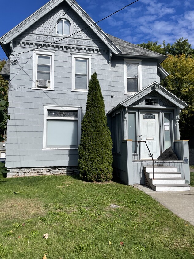 Primary Photo - 134 Main St
