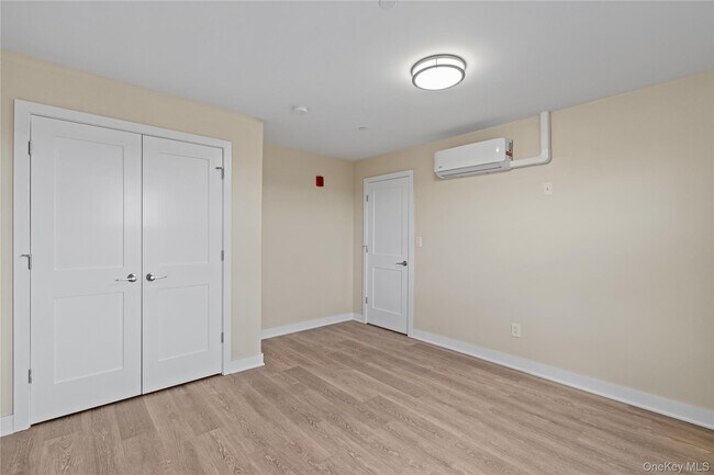 Foto del edificio - 135 Wakefield Ave