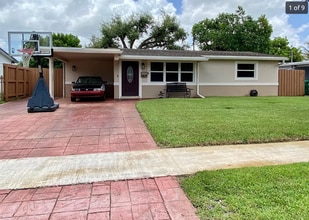 Building Photo - 9457 SW 51st Pl