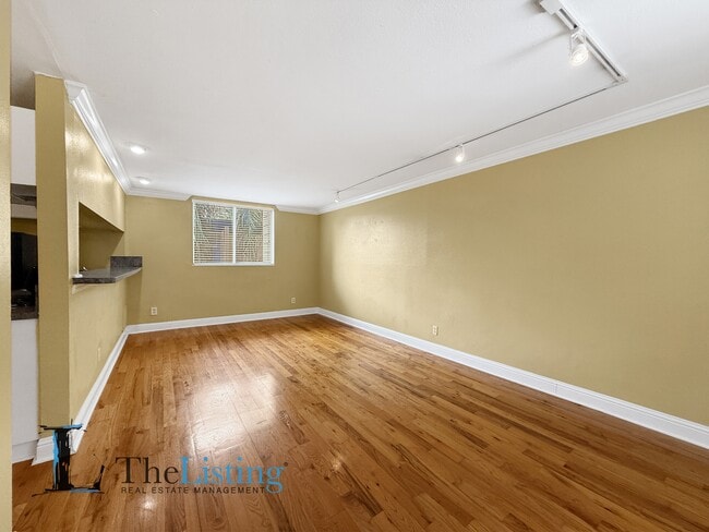 Building Photo - 1301 S Howard Ave