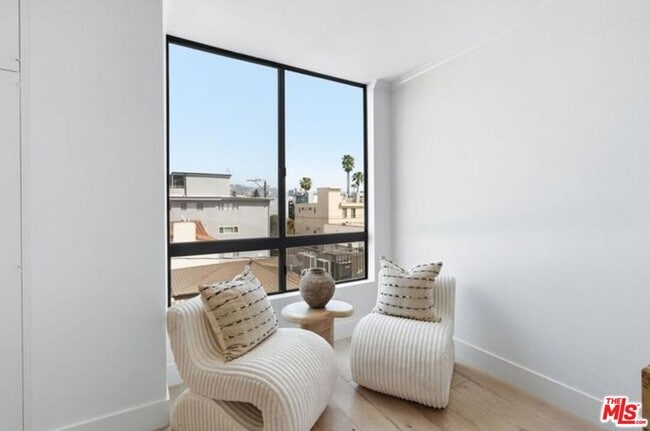 Building Photo - 150 N Almont Dr