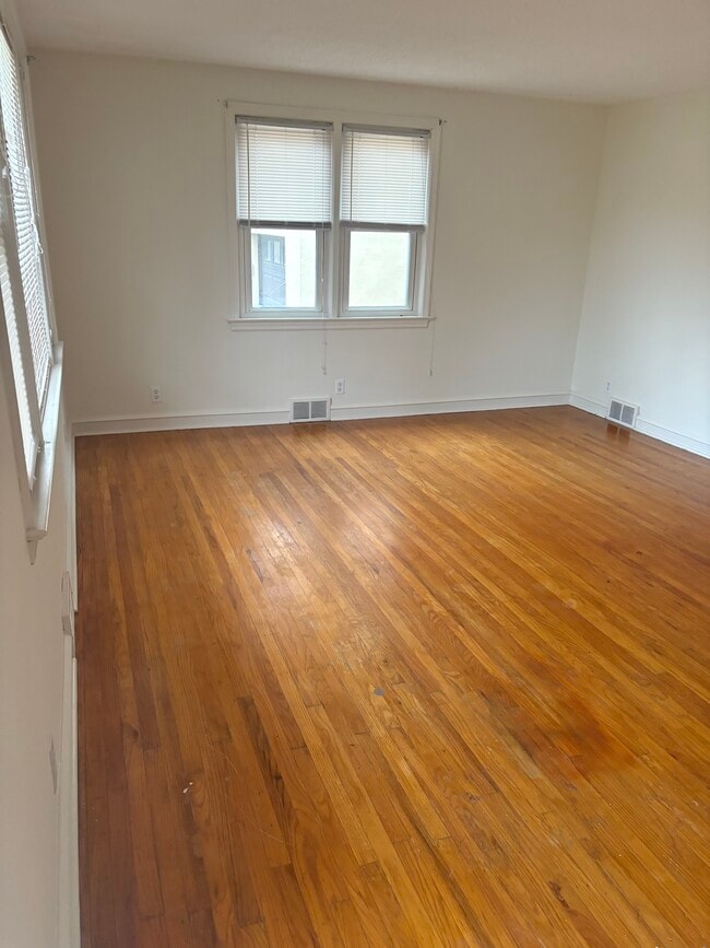 Building Photo - 644 Rosenthal Ave