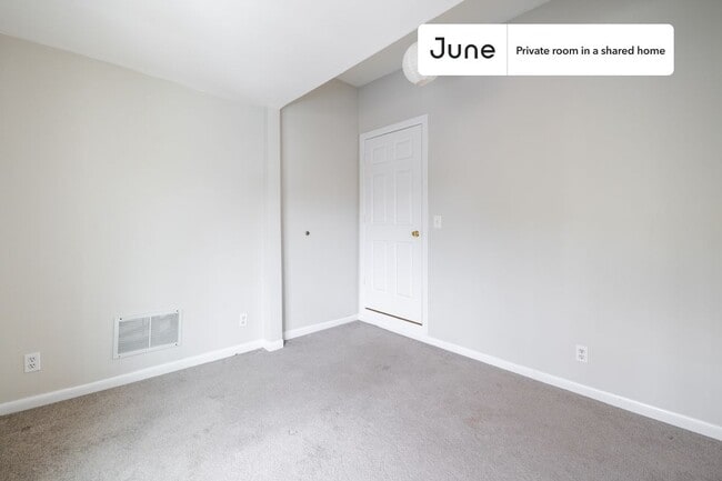 Building Photo - Room in Shared 5 bed/3 bath home